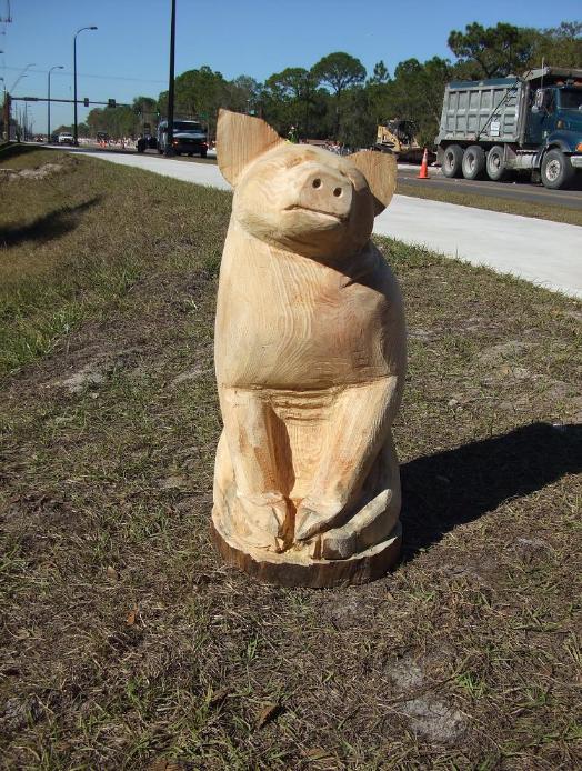 Pig chainsaw carving
